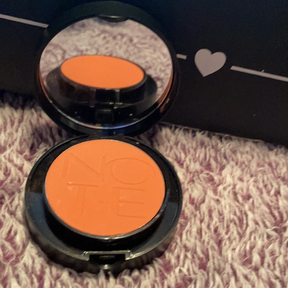 Luminous silk compact blush - Picture 3 of 4